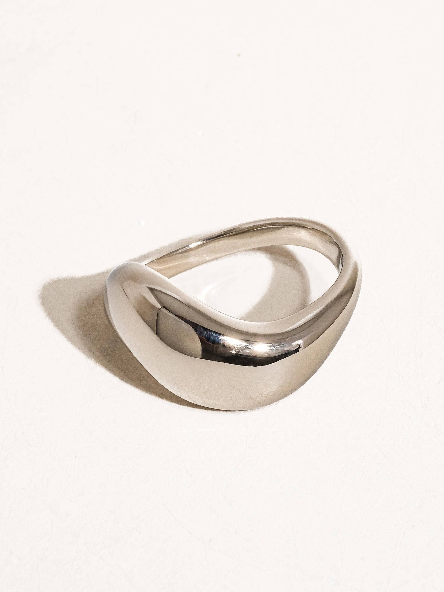Erin 18K Non-Tarnish Classic Wavy Band: Yellow Gold