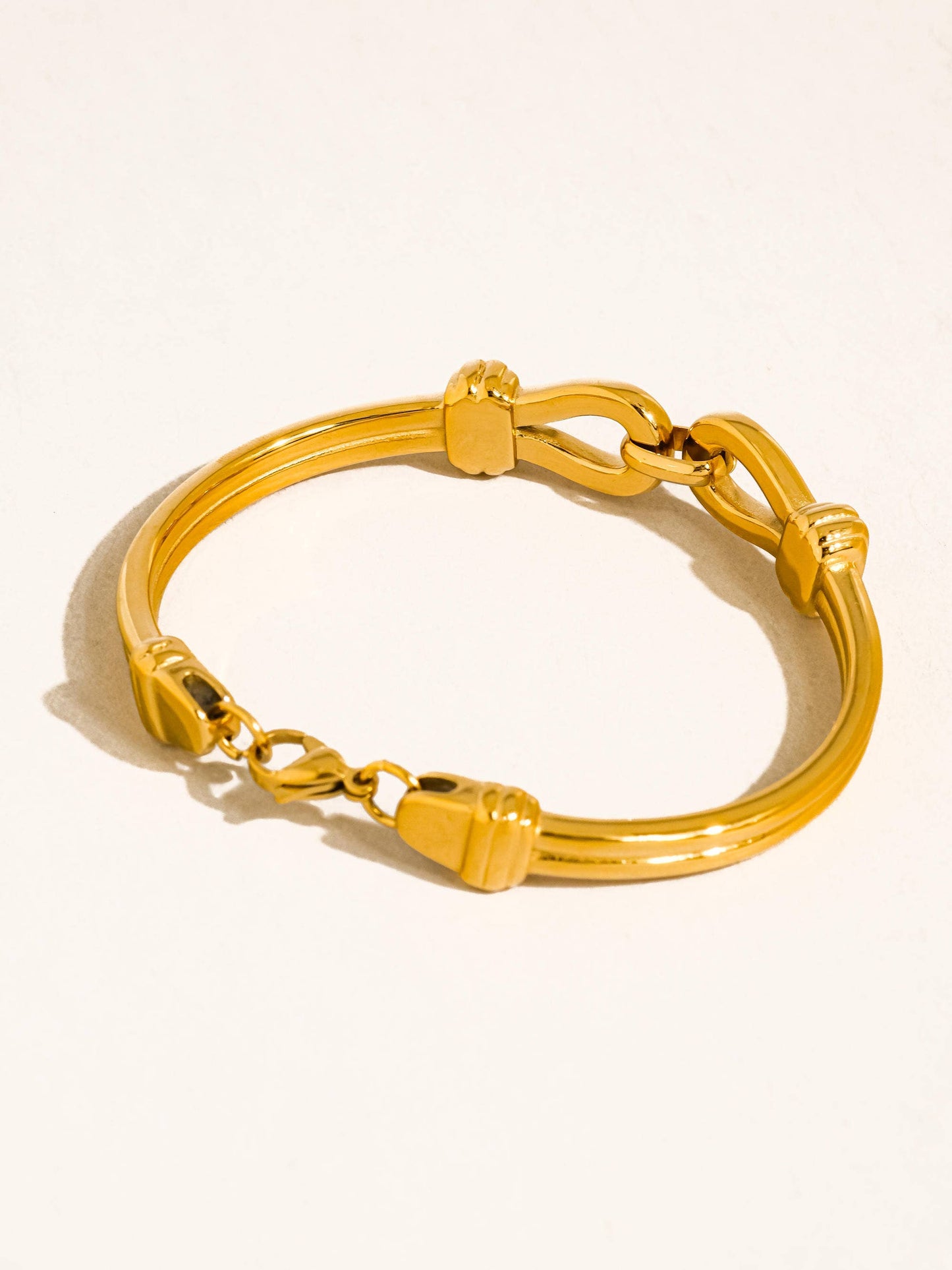 Deloise 18K Gold Non-Tarnish Knot Link Bracelet: Yellow Gold