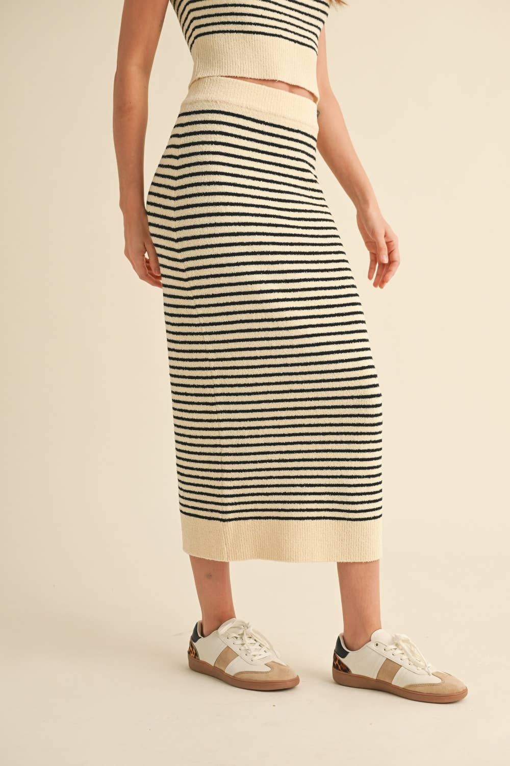 STRIPED PATTERN KNITTED SKIRT