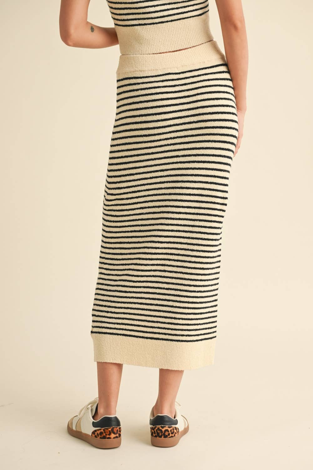 STRIPED PATTERN KNITTED SKIRT