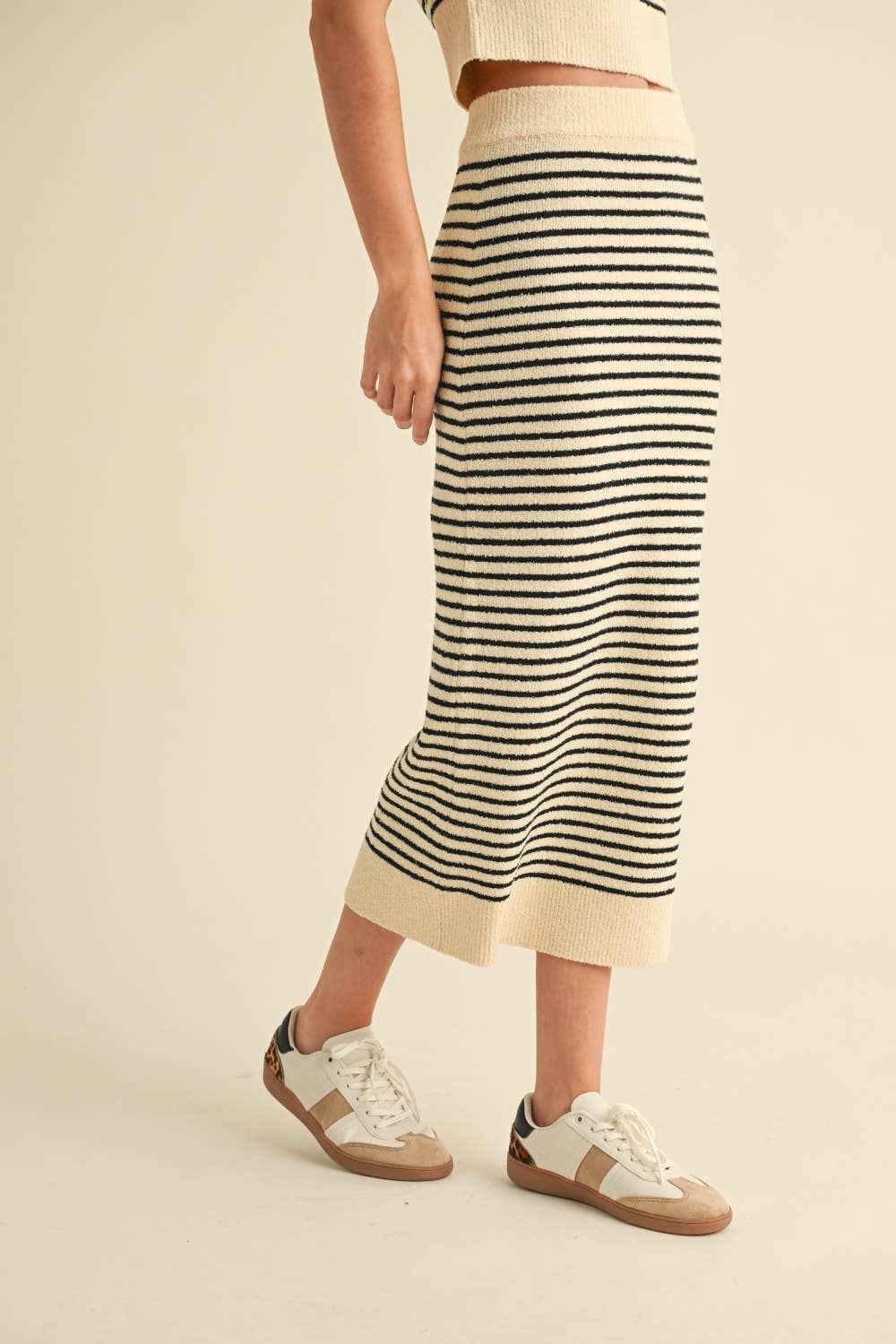 STRIPED PATTERN KNITTED SKIRT