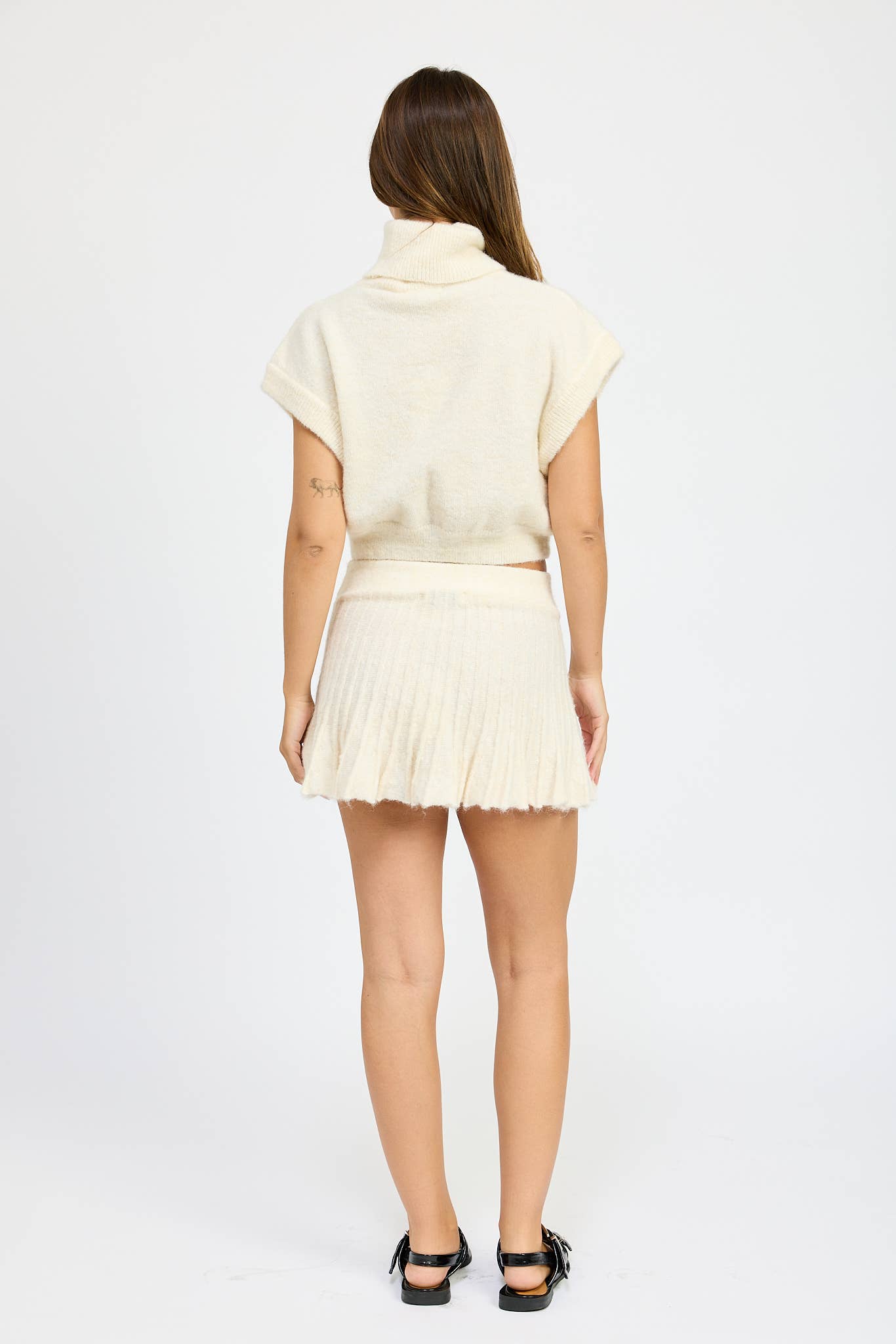 TURTLE NECK CAP SLEEVE TOP CREAM