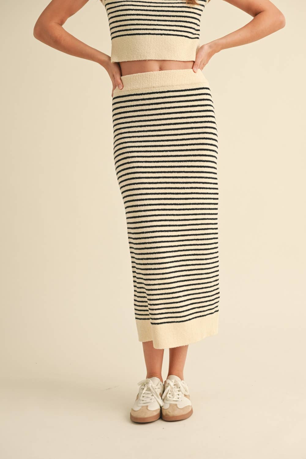 STRIPED PATTERN KNITTED SKIRT