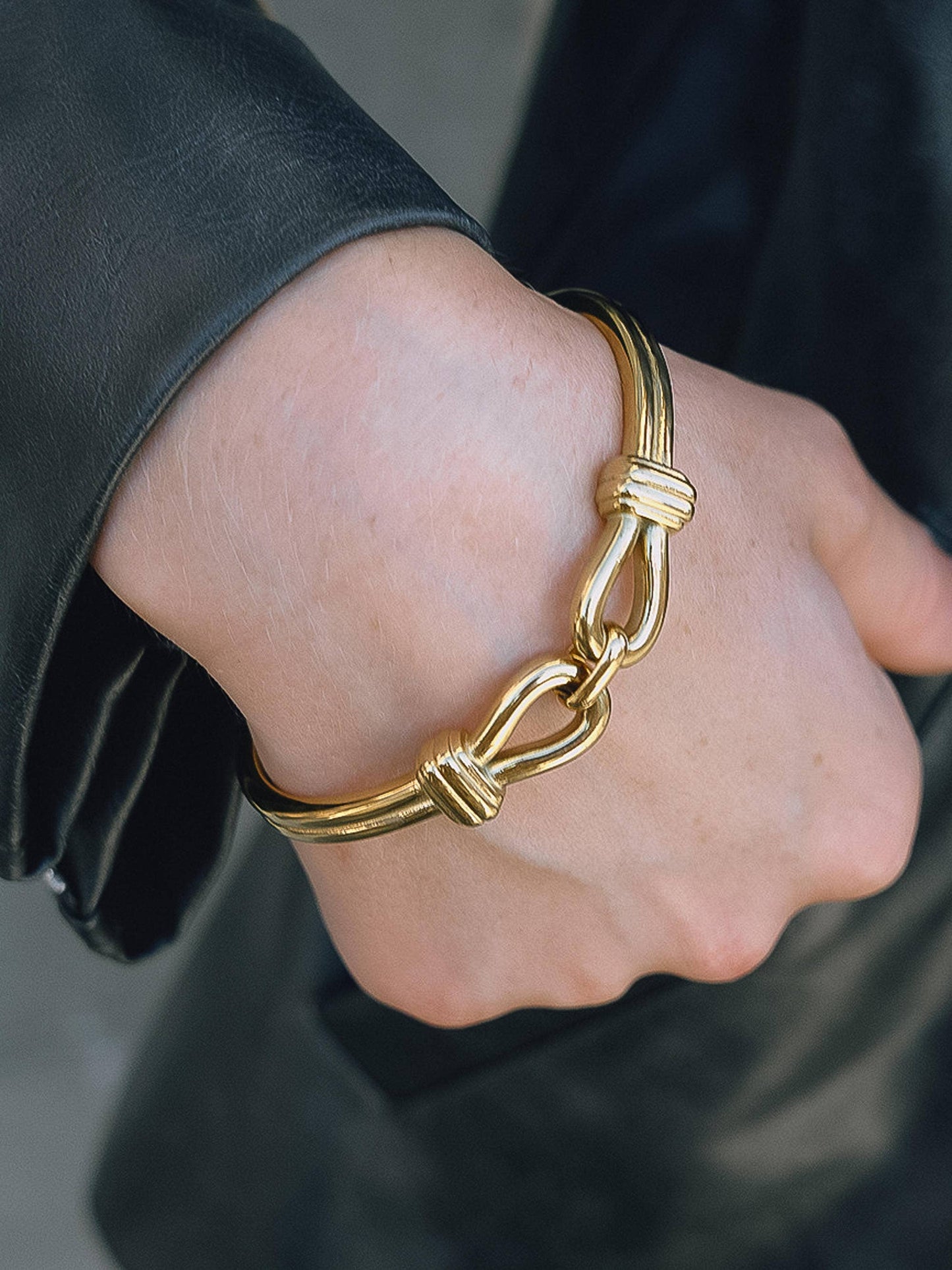 Deloise 18K Gold Non-Tarnish Knot Link Bracelet: Yellow Gold