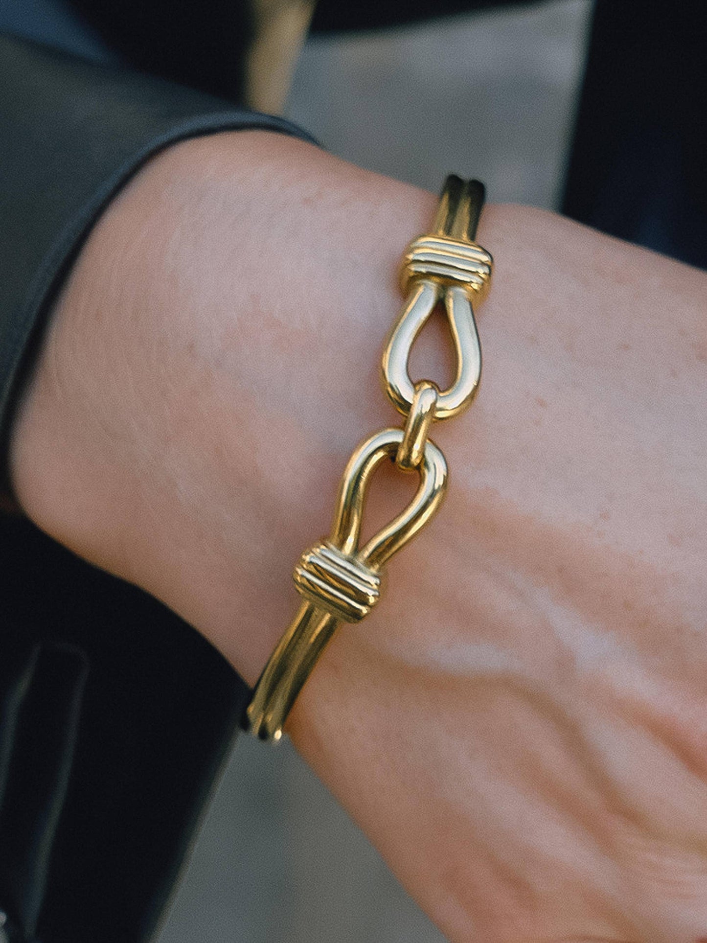 Deloise 18K Gold Non-Tarnish Knot Link Bracelet: Yellow Gold