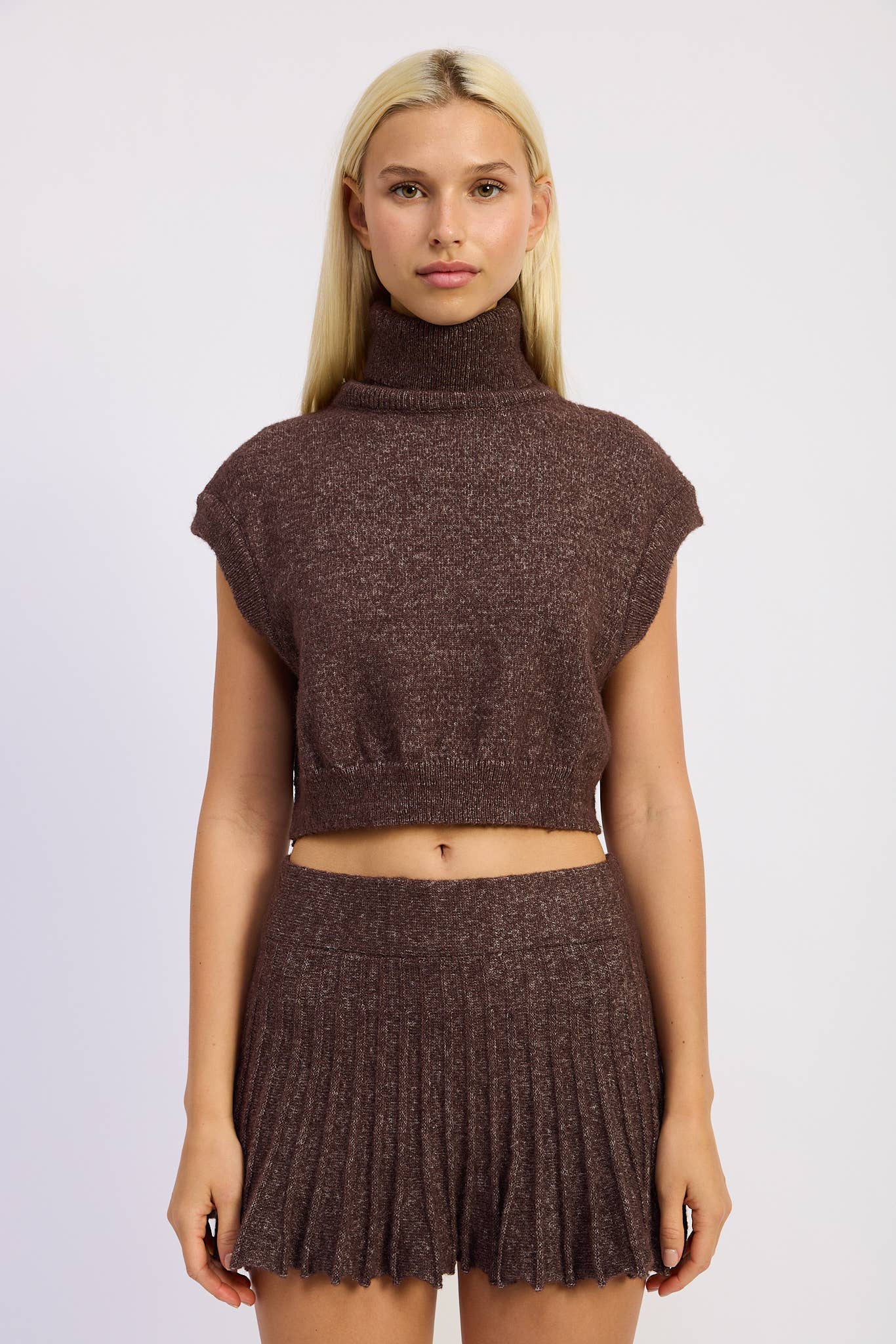 TURTLE NECK CAP SLEEVE TOP CHOCOLATE