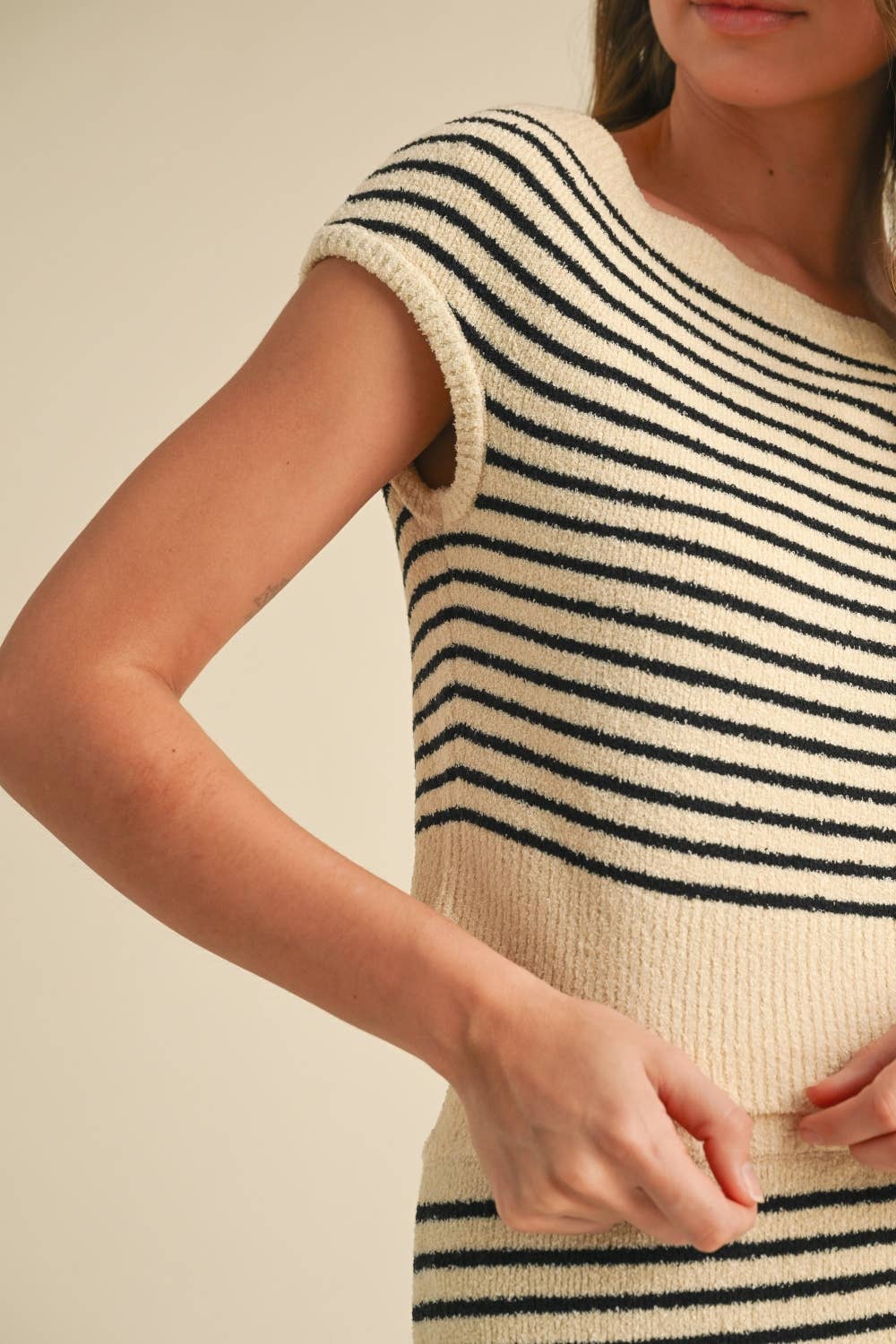 STRIPED PATTERN KNITTED OFF SHOULDER TOP
