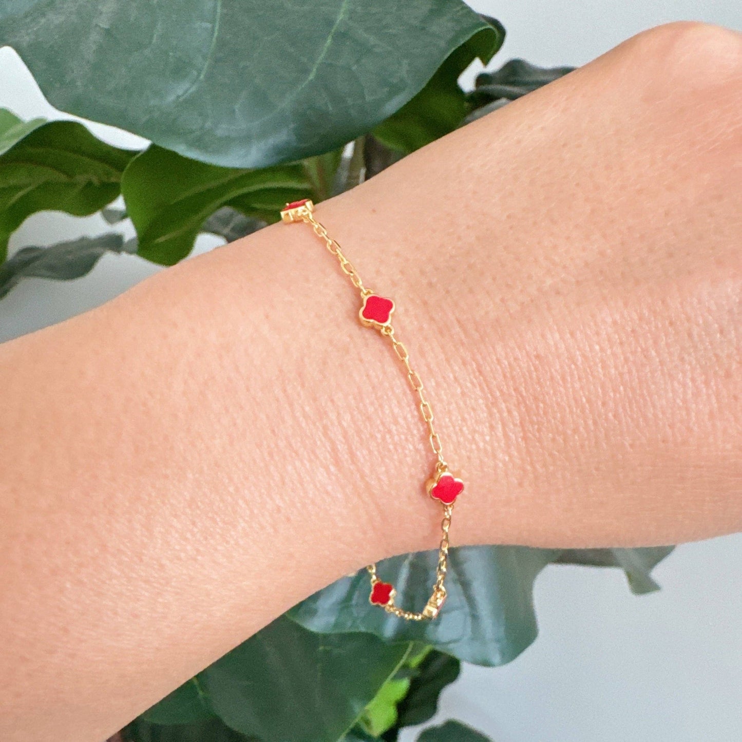 Petite Clover Single Layer Bracelet: Red