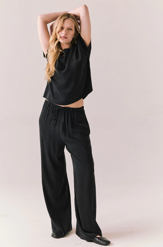 Wide-Leg Pant in True Black