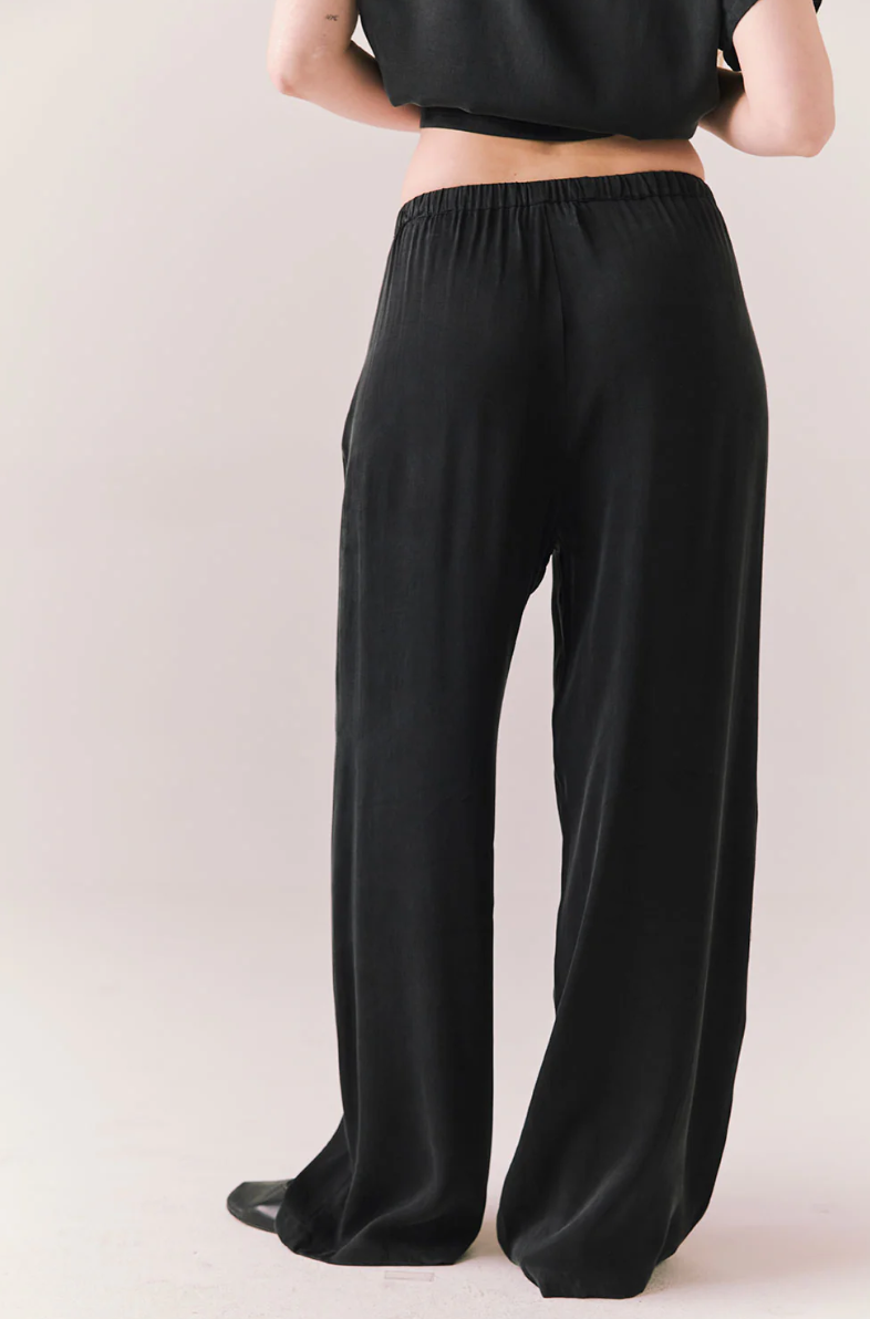 Wide-Leg Pant in True Black