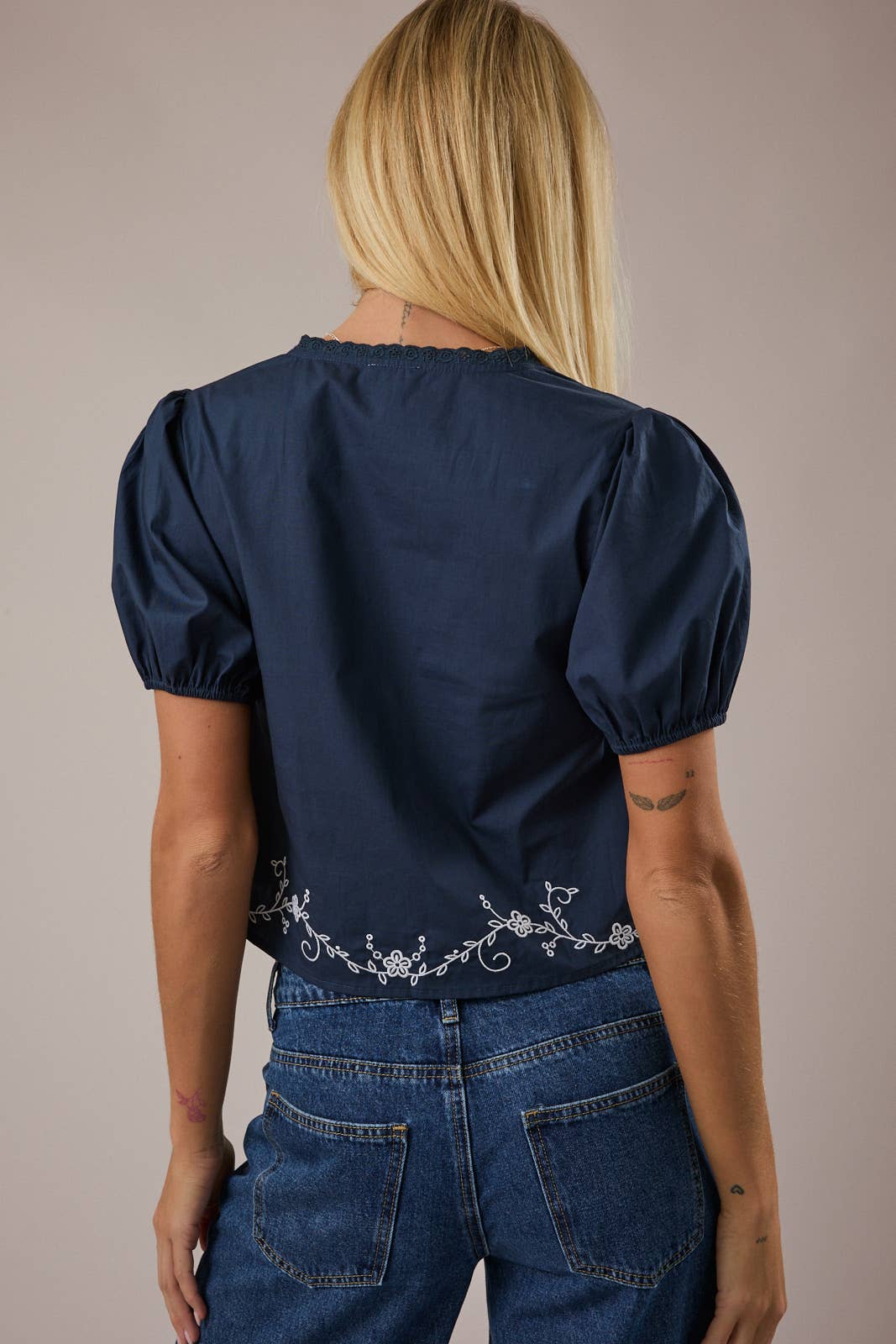 SHORT PUFF SLEEVE WITH TIE FRONT