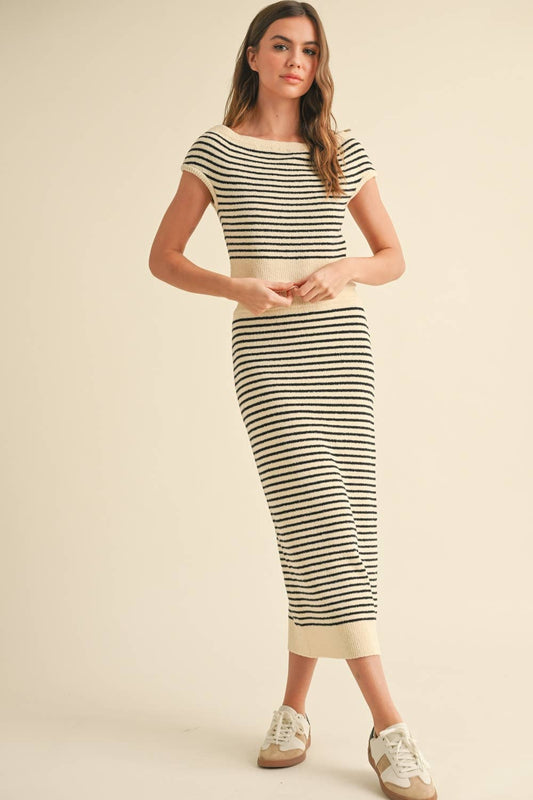 STRIPED PATTERN KNITTED SKIRT